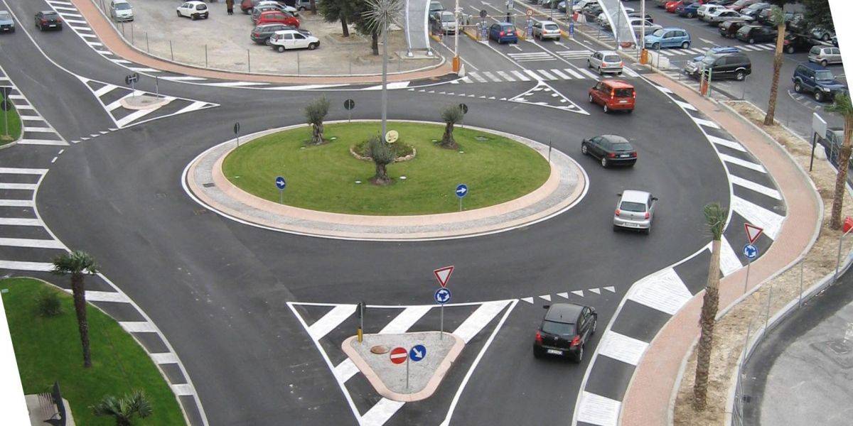 Obras viales y de reordenamiento hidráulico relativas a la racionalización de la S.P. N.1 “Aurelia” en el tramo comprendido entre el acceso al Hospital S. Corona (Via Pinee) y la estación ferroviaria de Pietra Ligure (Piazza Gramsci) – 2° Lote.